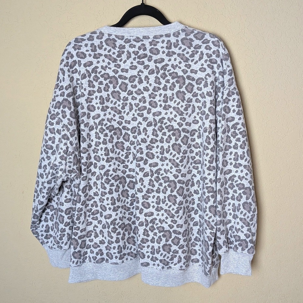 American Eagle Ahh-Mazingly Soft Gray Leopard Print Sweatshirt Sz S (Oversized) - Picture 5 of 7